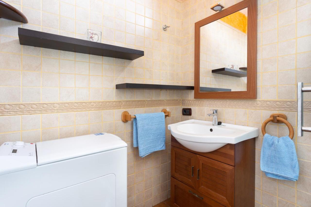 Apartamento En Primera Linea De Playa Con Aire Acondicionado Арона Екстер'єр фото